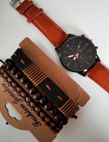 F56 Montre et bracelets cuir homme marron tendance.