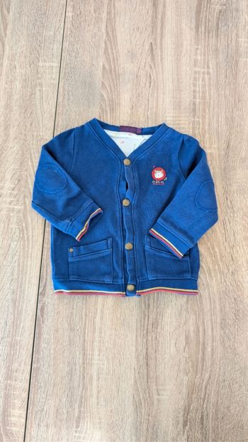 Gilet bleu à boutons