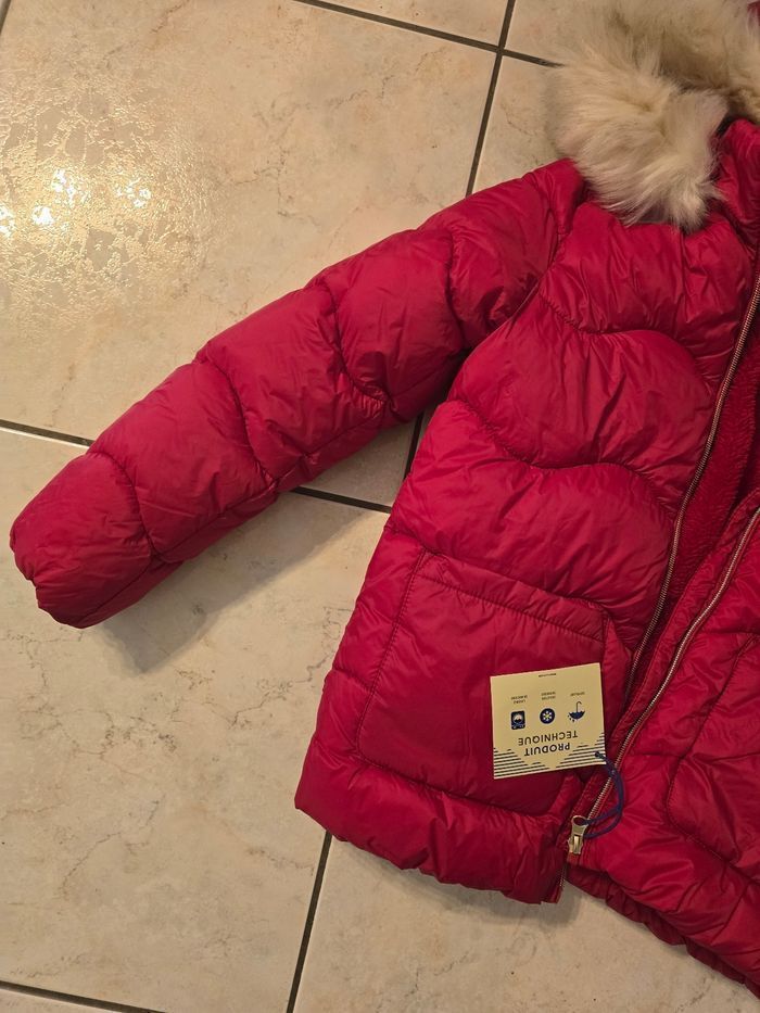 Neuve (non portée) 🏷🤩🤩🩷🩷👌superbe doudoune chaude et déperlante 12 ANS fille (ferme)🤩🤩🩷 - photo numéro 3