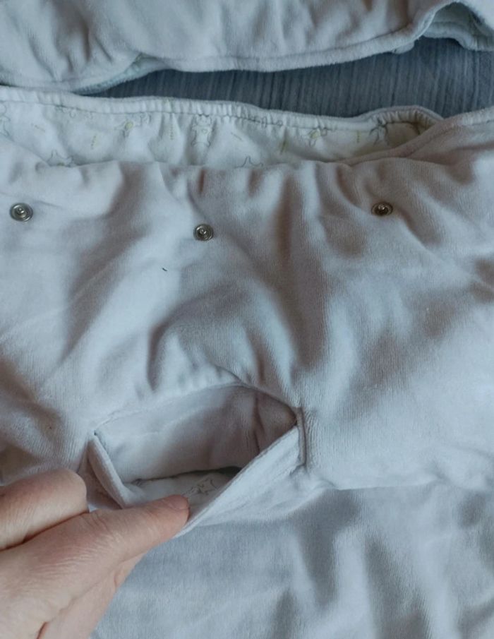 Nid d ange combinaison toute douce 0-3 mois en très bon état. Avec trou pour Cosi 😊 - photo numéro 7