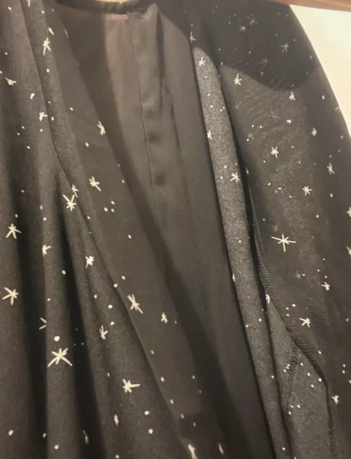 Robe noire imprimé étoiles Version Originale – Taille M - photo numéro 4