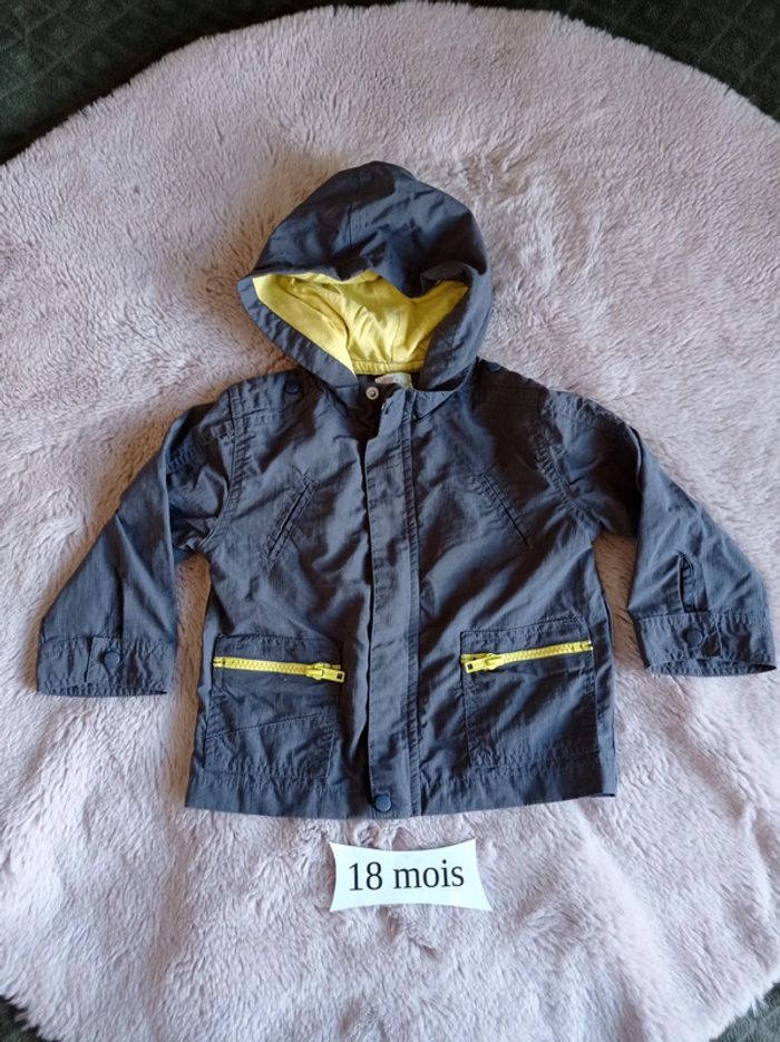 Coupe-vent gris et jaune 18 mois