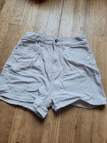 Short h&m divided