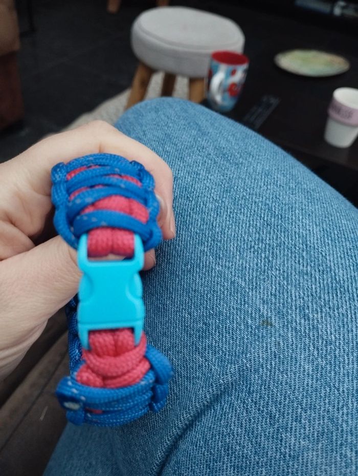 Bracelet de survie paracorde homme bleu et rouge fait main - photo numéro 2