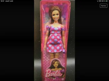 Poupée barbie genrée vitiligo
