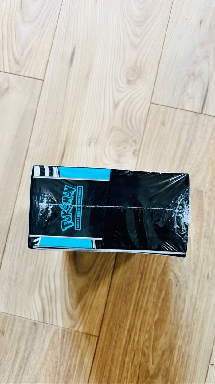 ETB Pokémon Foudre Noire EV10,5 - photo numéro 3