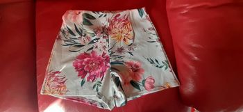 Short à fleurs taille 36