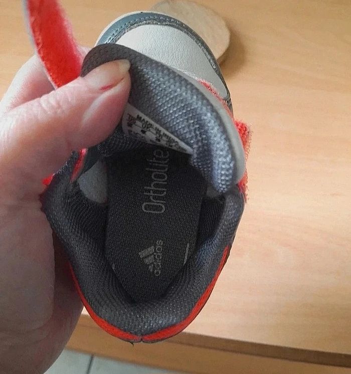 Basket Adidas taille 20 - photo numéro 6