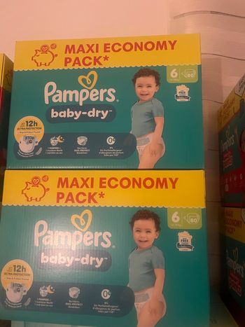 2 cartons Couches Pampers 
