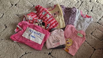 Lot de 8 pyjamas en taille 6 mois