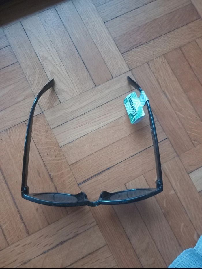 Lunettes de soleil noirs cat 3 neufs avec étiquette - photo numéro 4
