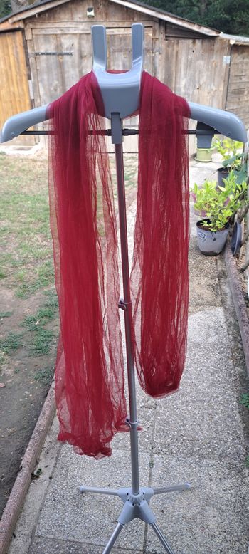 Rideau tulle rouge
