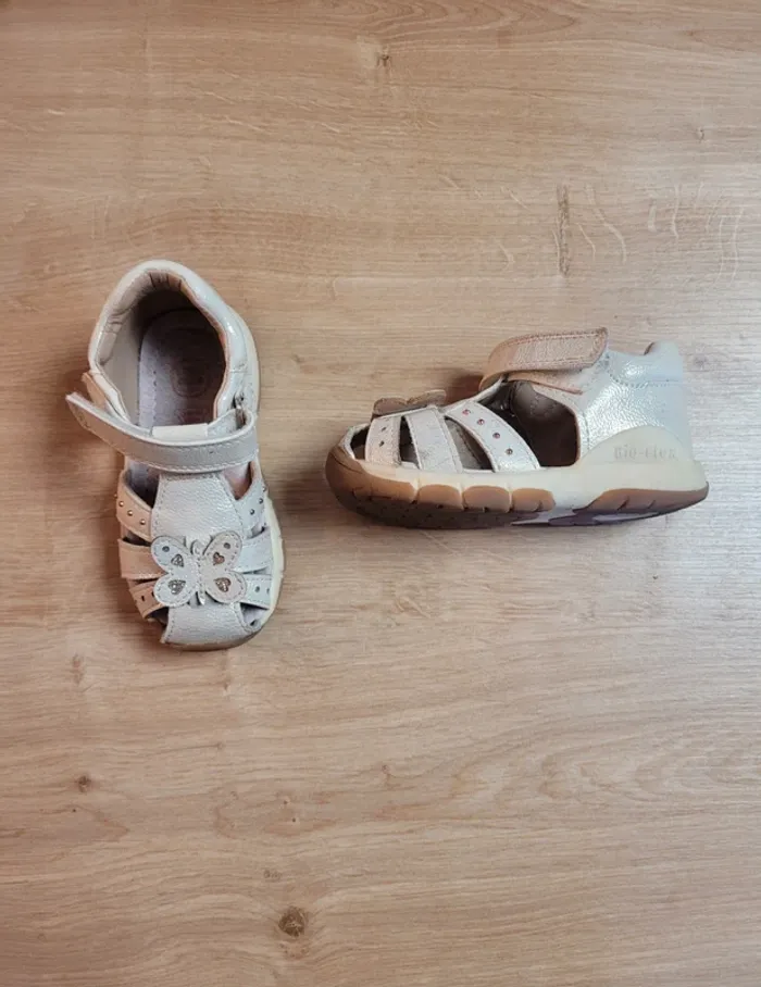 Sandales bébé fille en cuir taille 22