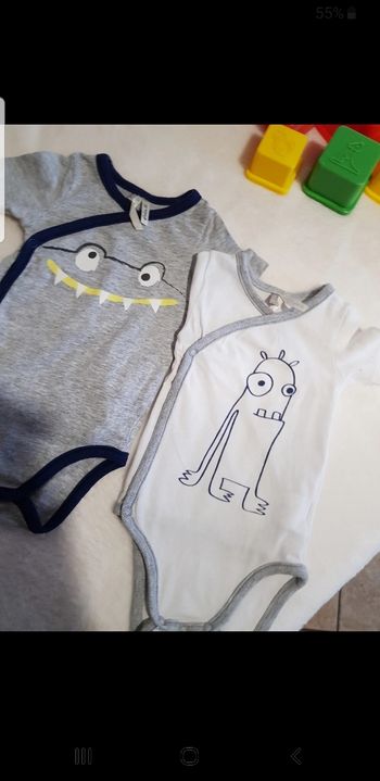 Lot de 2 bodies bébé taille 3 mois