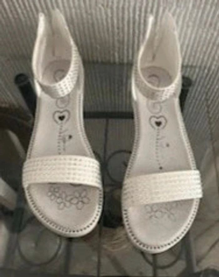 Sandales à brides pointure 35 - photo numéro 2