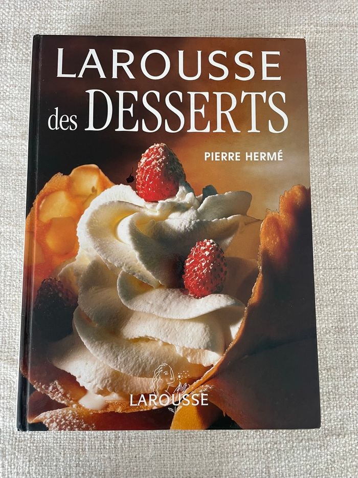 Livre Larousse des desserts