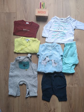 Lot vêtements naissance + 1 mois