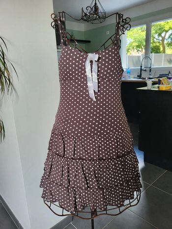 Jolie robe marron à pois