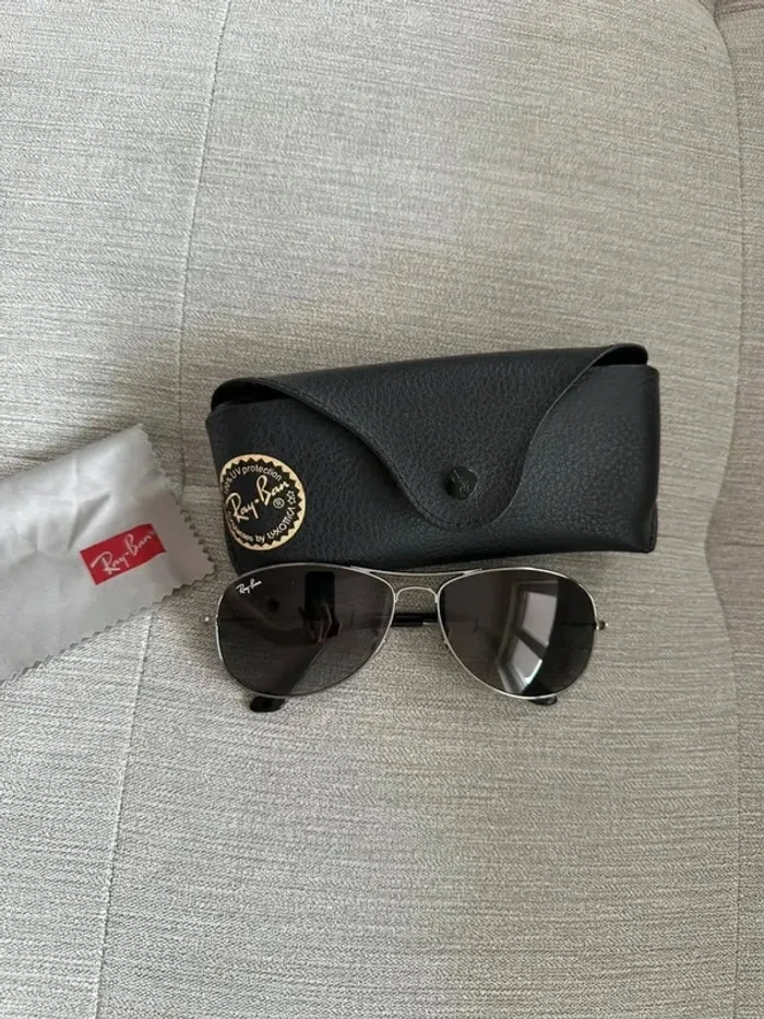 Ray-Ban RB3362 – Lunettes de soleil stylées, intemporelles 😎