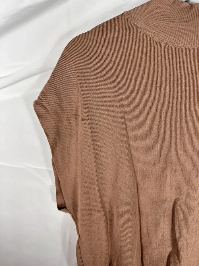 Haut élégant YesStyle – Marron intemporel pour un look raffiné et moderne - photo numéro 5