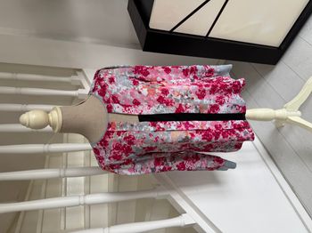 Blouse manches longues Manoukian gris et fleurs fuchsia et bande noire