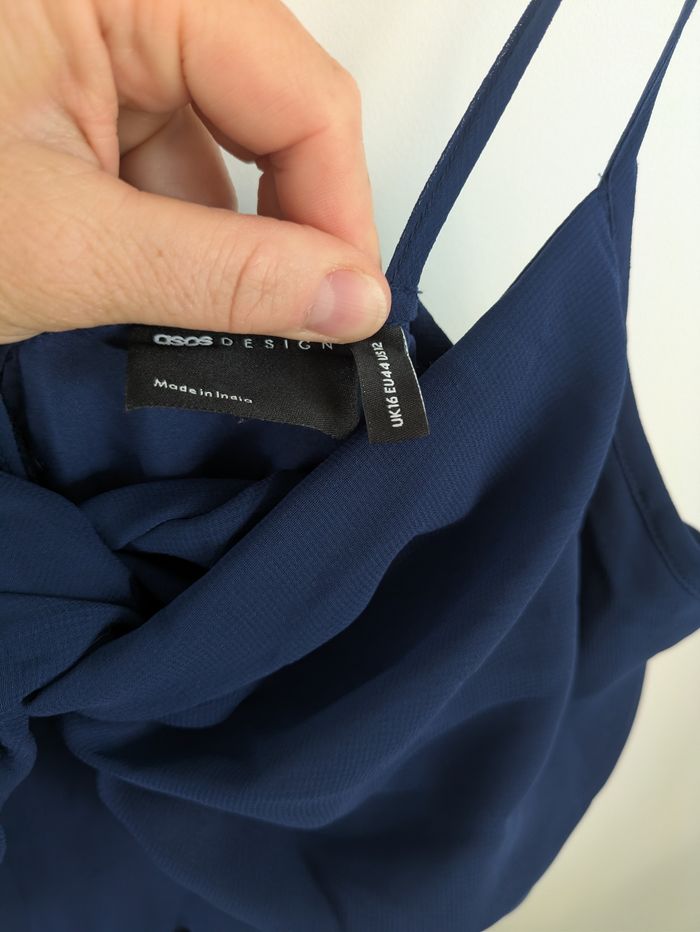 Robe Asos plissée et décolleté taille 42/44 - photo numéro 5