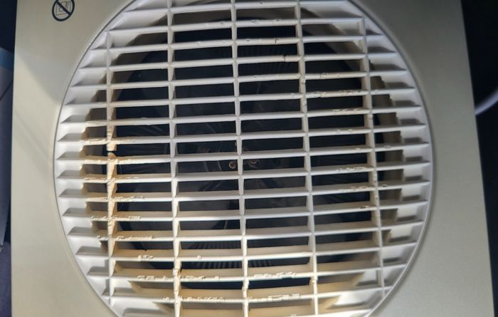 Chauffage- Radiateur ou ventilateur d'appoint attention bien lire l'annonce svp, 
✋️il fonctionne parfaitement par contre prévoir un nettoyage de l'interieur.💪
Prix : 10 euros
Envoi possible ou remise en main propre à Rueil-Malmaison (place - photo numéro 4