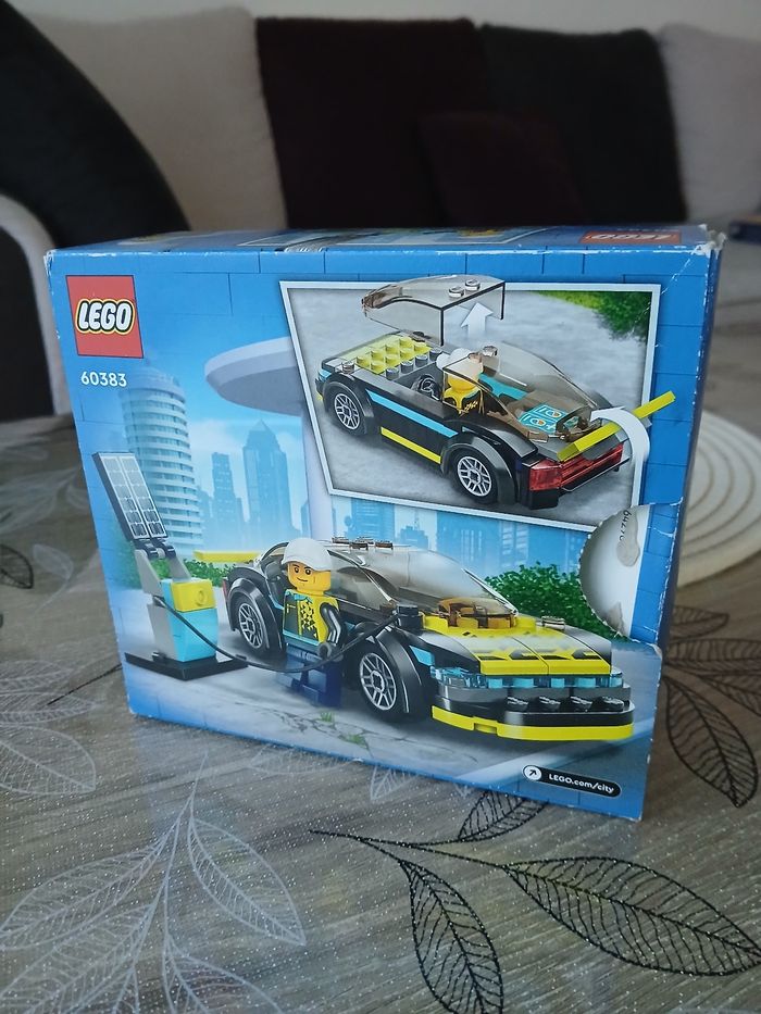Lego City La Voiture de Sport Électrique 60383 - photo numéro 3