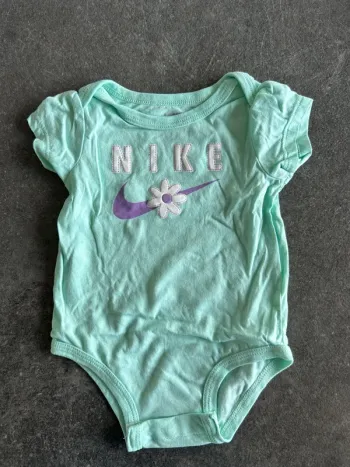 Body manches courtes Nike 6 mois