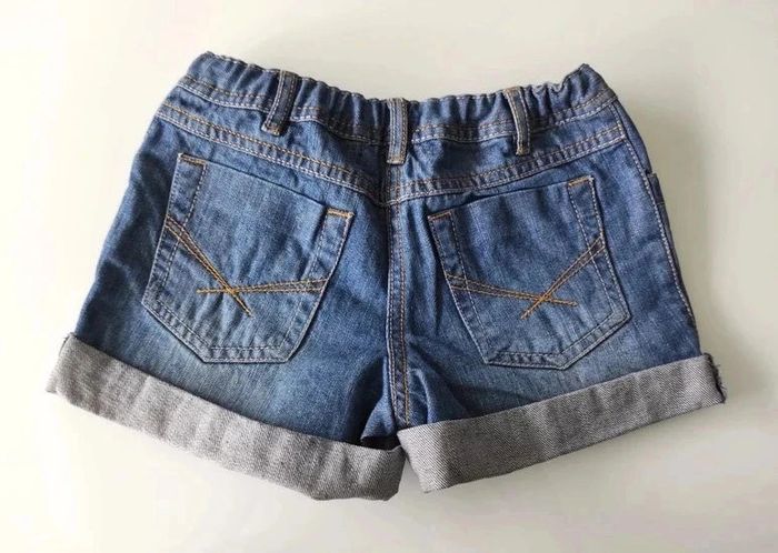 7 € Short tout compte fait 5 ans - photo numéro 2