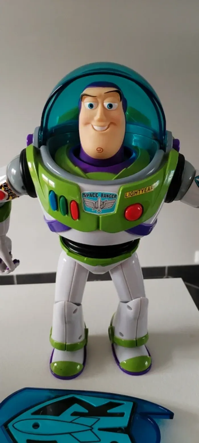 Buzz l éclair - photo numéro 2