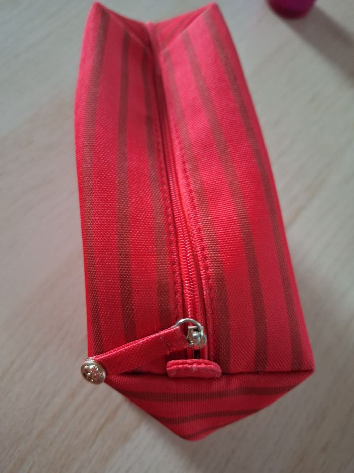 Vichy trousse à maquillage neuve rouge 18x13x8cm - photo numéro 2