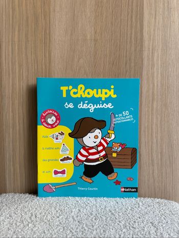 Cahier d’autocollants t’choupi se déguise