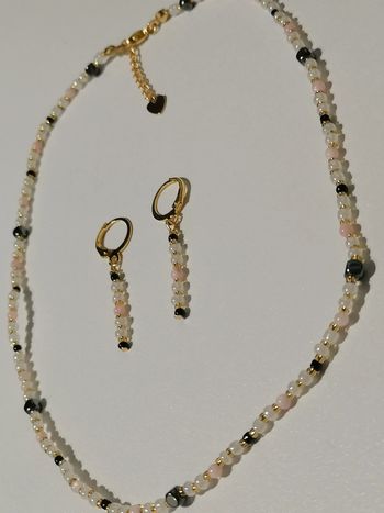 Collier et ses boucles d'oreilles