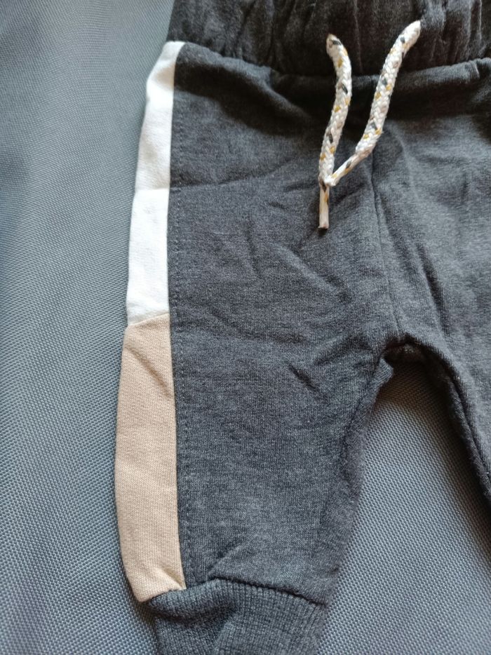 Bas de jogging gris 🦕 Taille 2/3 mois - photo numéro 5