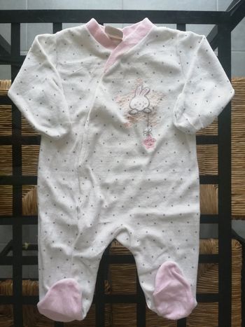 Pyjama lapin dans les étoiles
