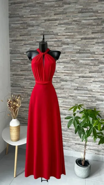 Sublime robe longue rouge glamour plusieurs positions faite en France