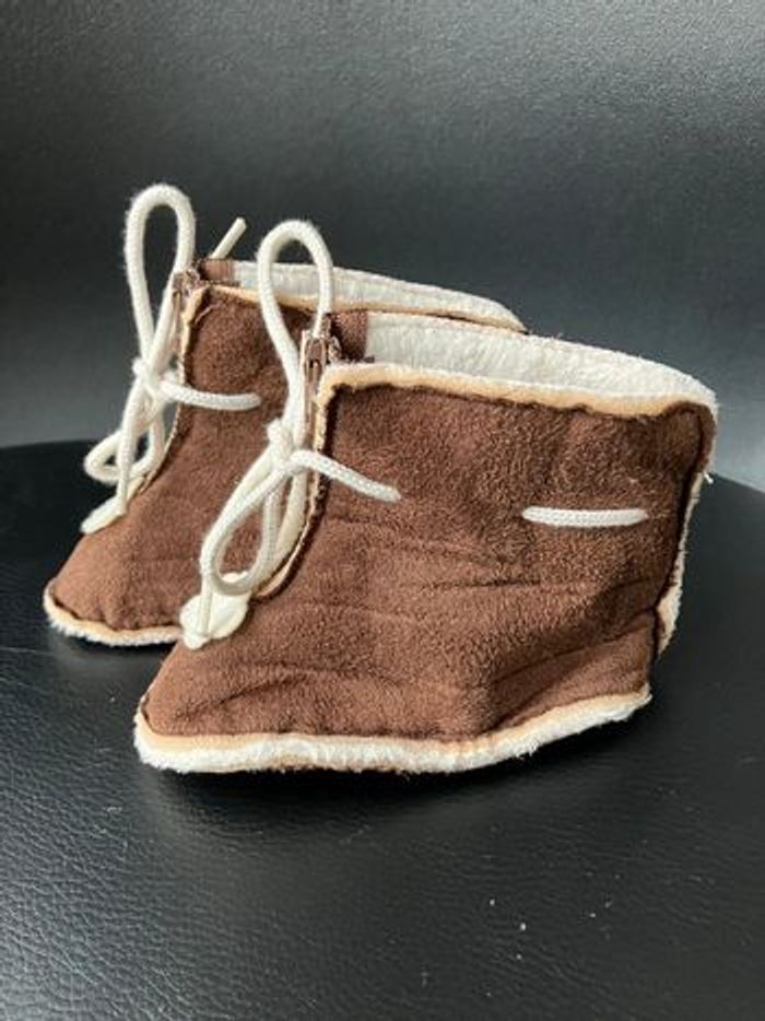 Chaussons marron pointure 18 - photo numéro 3