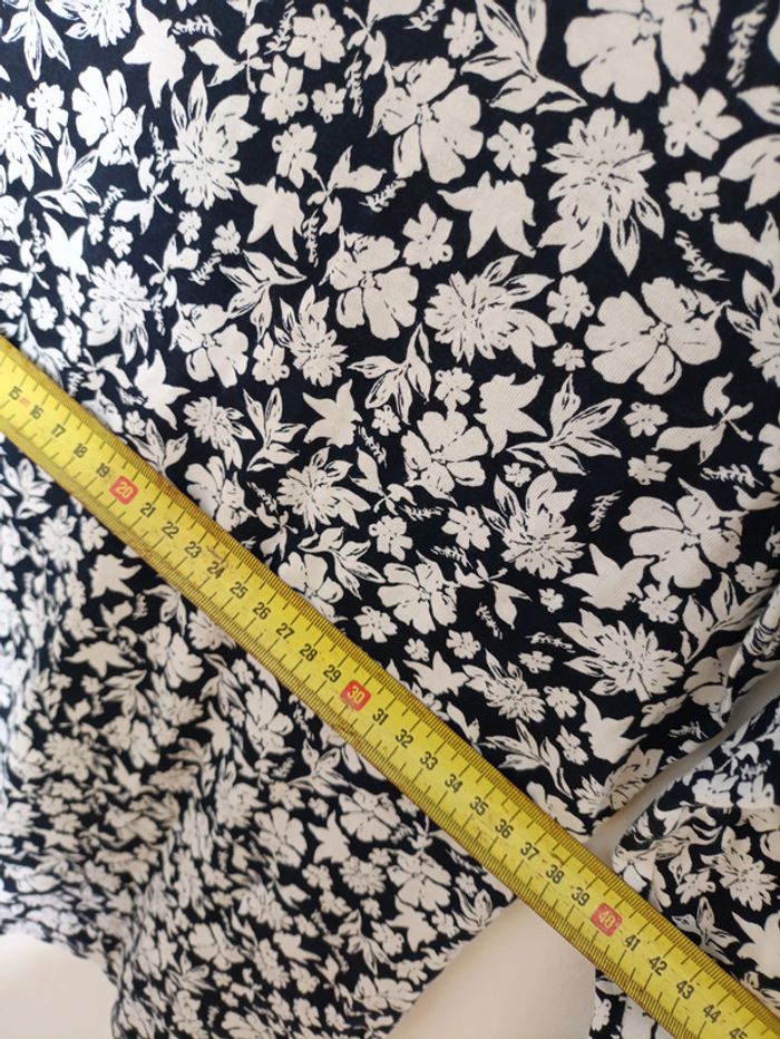 Haut manches longues noir à fleurs blanches – Promod – Taille M vintage mignon - photo numéro 4
