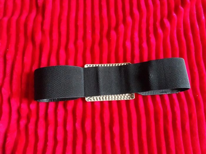 Robe verte avec ceinture - photo numéro 4