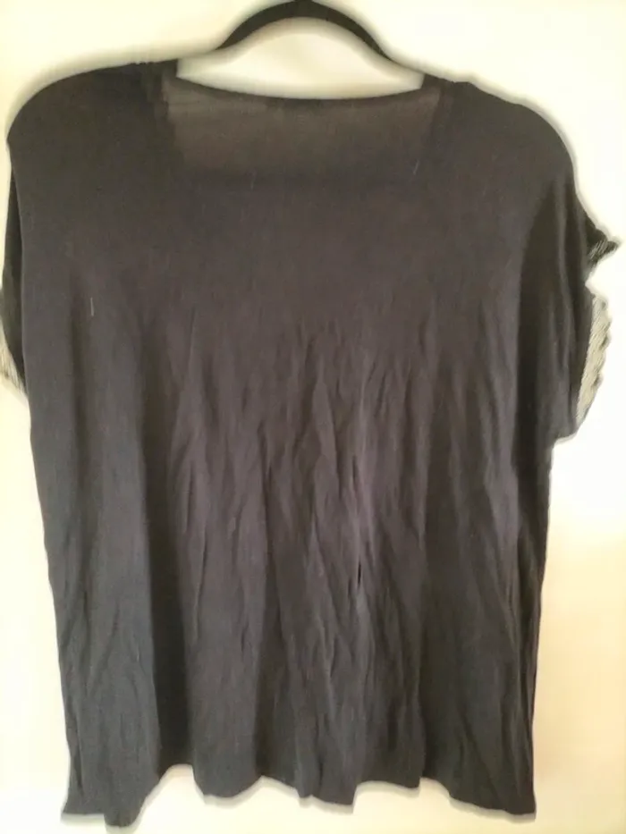 Tee shirt noir - photo numéro 2