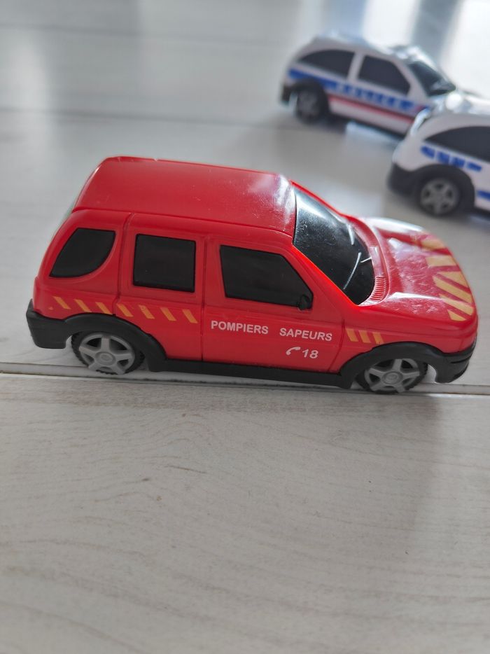 Voiture - photo numéro 2
