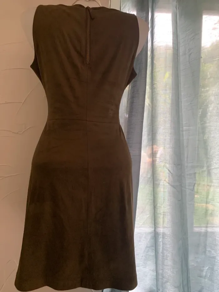 Robe stradivarius effet daim vert kaki taille M taille 38 - photo numéro 9