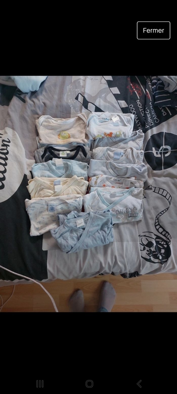 Lot bodys taille 3 mois