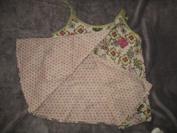 DÉBARDEUR BEIGE A FLEURS "MISS CAPTAIN" - TAILLE 40 - n°02 - photo numéro 3
