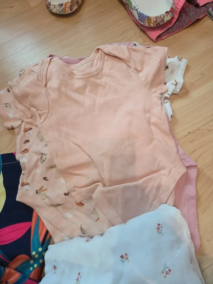 Lot bodies taille 12 18mois - photo numéro 6