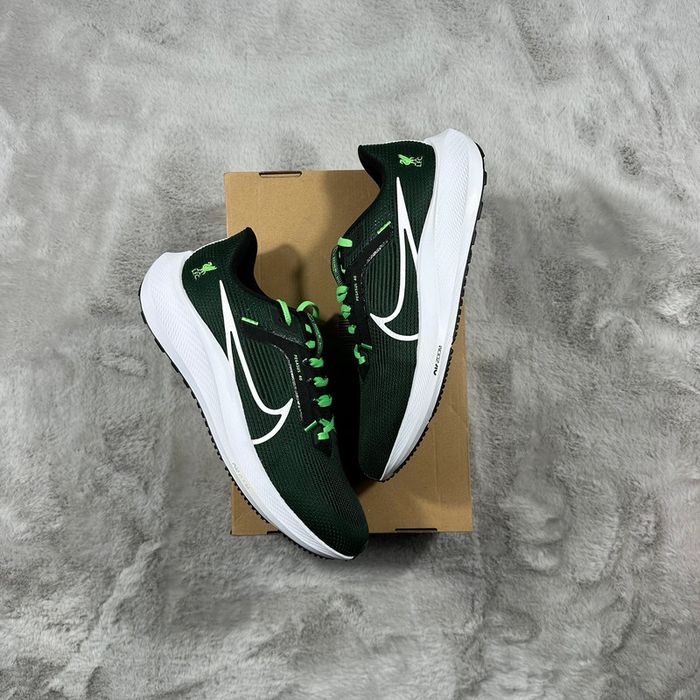 Nike Zoom Pegasus 40 « Liverpool Édition » pointure 45.5