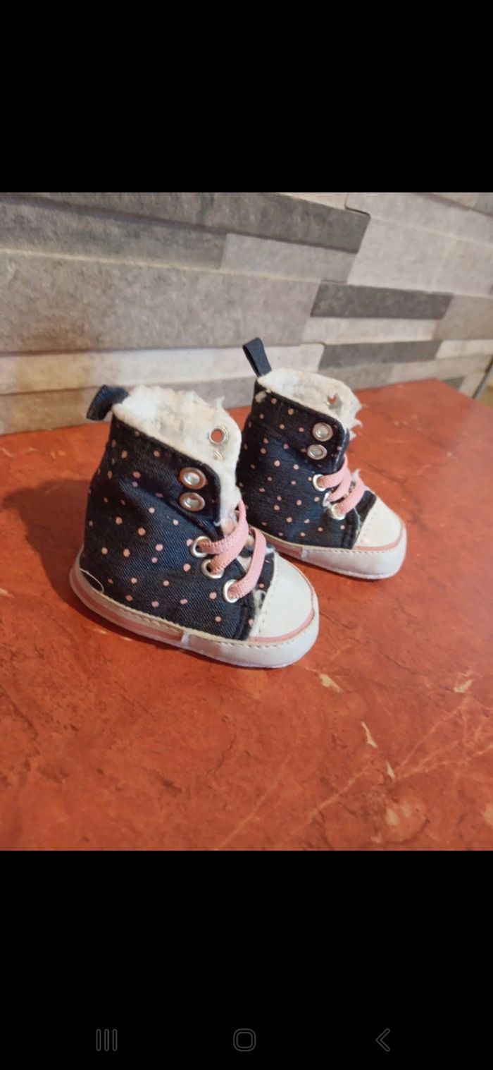 Chaussures bébé taille 0 / 3 mois - photo numéro 2