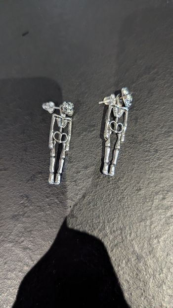 Boucle d'oreille fantaisie squelette