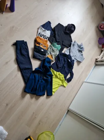 Lot vêtements garçon 4 ans